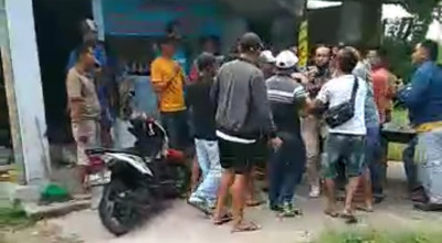 Video Viral, Diduga Debt Collector Hendak Ambil Motor Pemilik Warkop di Jember