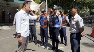 Pergoki Tarif Parkir Mahal, Eri Cahyadi: Ngerusak Suroboyo Awakmu!