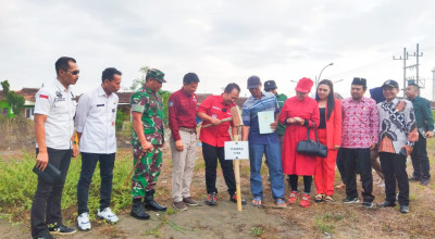 Bupati Jember Serahkan Ratusan SHM Program Land Consolidation