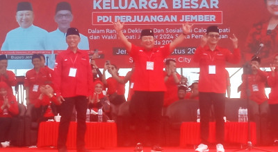 Bupati Hendy Dikukuhkan jadi Kader PDIP dalam Konsolidasi Akbar di Jember