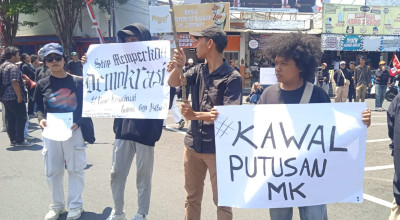 Mahasiswa Jember Demo Tuntut Presiden dan DPR RI Patuhi Putusan MK