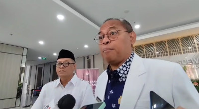 Eri - Armuji Periksa Kesehatan di RS dr Soewandhie Surabaya