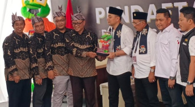 Eri Cahyadi - Armuji Resmi Daftar di KPU Surabaya, Siap Lawan Kotak Kosong