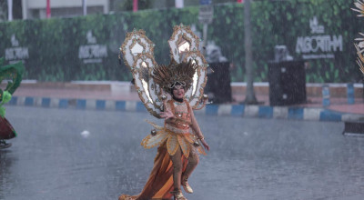 Peserta JFC World Kids Carnival di Jember Tampil Lepas, Meski Diguyur Hujan