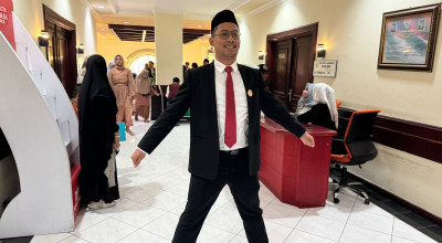 Dilantik Anggota DPRD Surabaya, Pria Ini Selebrasi ala Christiano Ronaldo