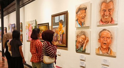 Siswa SMKN 12 Surabaya Unjuk Karya Lukis di Balai Pemuda