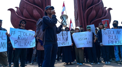 FOTO: Aksi Surabaya Kawal Putusan MK di Tugu Pahlawan