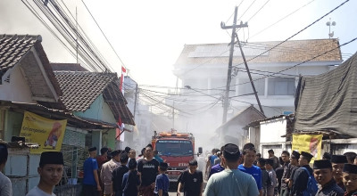Kebakaran di Kompleks Ponpes Lirboyo Kediri, Sejumlah Santri Dievakuasi ke Rumah Sakit