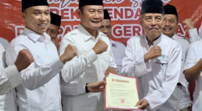 Kiai Ghofur Dukung Pak Yes-Dirham di Pilkada Lamongan, Tegaskan Santri Satu Suara