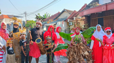 Uniknya Kostum Warga Kedungcangring Sidoarjo saat Upacara HUT ke-79 RI