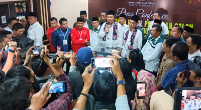 Mas Iin - Abah Edy Daftar ke KPU Sidoarjo, Diusung 9 Partai Politik