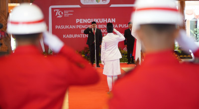 Mas Dhito Kukuhkan 75 Anggota Paskibraka Kabupaten Kediri 2024