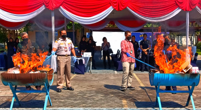 Bea Cukai Juanda Musnahkan Barang Impor Ilegal Rp2,4 Miliar, Ada Sex Toys