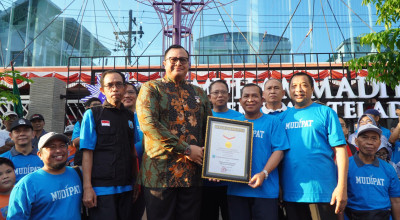 SD Muhammadiyah 4 Surabaya Catat Rekor Muri Sedekah 79.000 Botol Plastik