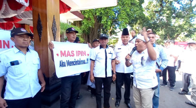 Mas Ipin Didemo Ratusan Massa Tuntut Segera Daftar KPU Trenggalek, Ada Apa?