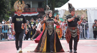 Pj Wali Kota Iwan Kurniawan Apresiasi Kreativitas Malang Flower Carnival 2024