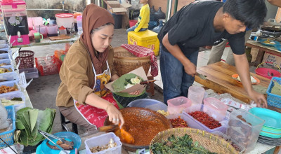 Nikmat Pedasnya Sego Sambel Ikan Asap Lamongan, Bikin Ketagihan