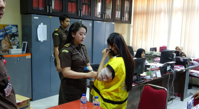 Selebgram Tersangka Kasus Judi Online di Tulungagung Akhirnya Ditahan