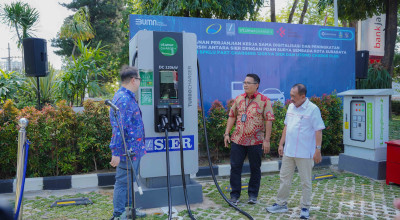 SIER Resmikan SPKLU Fast Charging di Surabaya, 15 Persen Energi dari Solar Panel