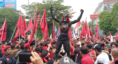 PKB Usung Luluk - Lukman, Dikepung 15 Parpol, Dikawal Bantengan