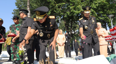 Hari Pengayoman ke-79, Kakanwil Kemenkumham Jatim Pimpin Upacara Ziarah TMP