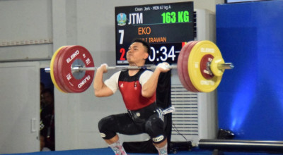 Atlet Angkat Besi Luluk dan Eko Tambah Perolehan Emas Jatim di PON XXI 2024