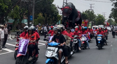 Konvoi Keliling Kota Kediri, Vinanda - Gus Qowim Diiringi Ribuan Pendukung