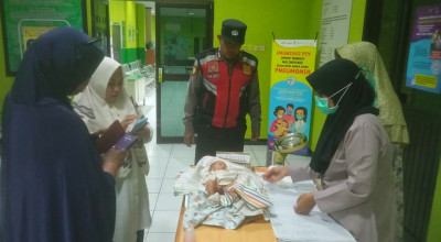 Warga Wonocolo Sidoarjo Temukan Bayi Laki-laki di Rumah Kosong