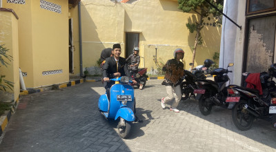 Adik Wabup Trenggalek Hadiri Pelantikan Anggota DPRD Ponorogo Naik Vespa