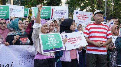 Luluk - Lukman Kampanye Perlindungan Perempuan dan Anak di CFD Surabaya
