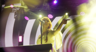 Nadin Amizah Tampil Anggun di Surabaya Bikin Penonton Terkesima