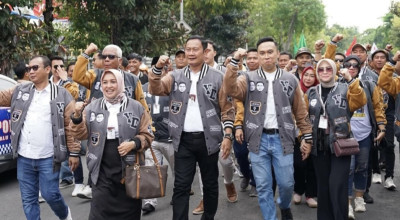 Intip Outfit Kekinian Yes - Dirham saat Kampanye, Produk Lokal Asli Lamongan