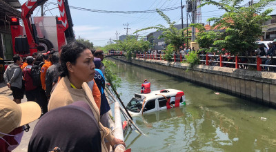 Wira Wiri Suroboyo Nyemplung Sungai di Gununganyar, Begini Kondisi Penumpangnya