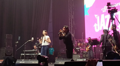 Romansa Cinta Kasih Dibawa Tompi dalam Panggung JTF di Surabaya