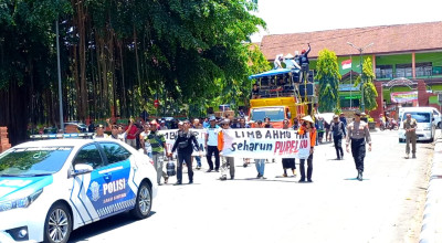 Nelayan Munjungan Trenggalek Protes Pencemaran Tambak Udang Ilegal