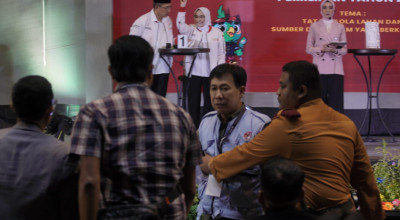 Debat Pilbup Bojonegoro Ricuh: Teguh - Farida Protes, Wahono - Nurul Santuy