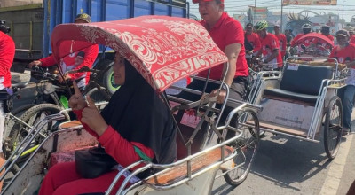 Ditawari Naik Becak, Cabup Jember Hendy Siswanto Pilih Mengayuh Sendiri