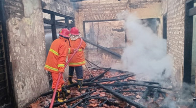 Rumah Warga di Bangkalan Terbakar Hebat, Kerugian Capai Rp400 Juta