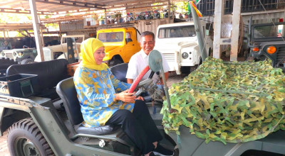 Cagub Jatim Khofifah Kunjungi Industri Otomotif Handmade Jemundo Sidoarjo