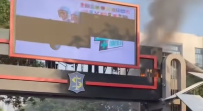 Lift JPO Delta Plaza Surabaya Terbakar, Diduga karena Korsleting Listrik