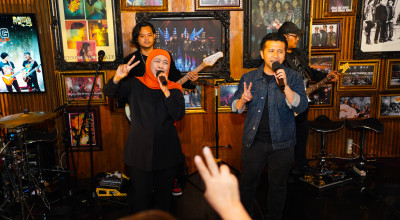 Khofifah - Emil Launching Video Kampanye Bareng Dewa 19 di Surabaya