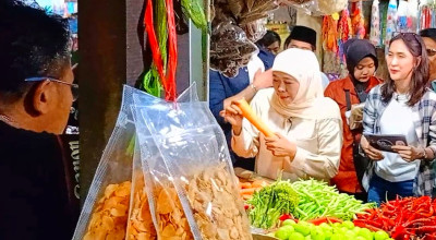 Cagub Khofifah Kunjungi Pasar Larangan Sidoarjo, Paparkan Ide Pengembangan