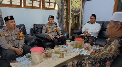 Kapolres Lamongan Temui Kiai Ghofur, Bahas Kasus Penghinaan di Medsos