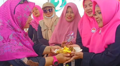 Prabowo-Gibran Dilantik, 2 Organisasi Wanita di Sidoarjo Potong Tumpeng