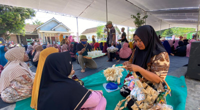 Buntuti Kampanye Gus Fawait, Pedagang Asongan di Jember Ini Untung Banyak