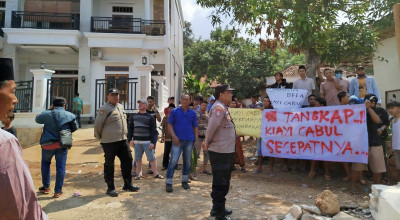 Pengasuh Diduga Cabuli Santri, Warga Bangkalan Demo Ponpes