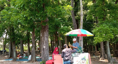 Pedagang Es Tebu di Hutan Mini Jember Banjir Pembeli, Omzet Rp300 Ribu Sehari