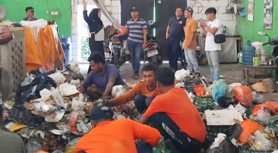 Kunjungi TPS3R di Bangkalan, Cabup Lukman Hakim Cek Kendala Pengelolaan Sampah