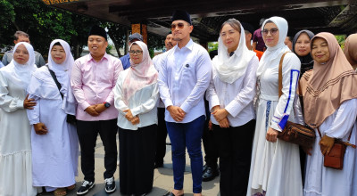 Gaya Kaesang saat Ziarah ke Makam Bung Karno Blitar, Pakai Sandal Hermes