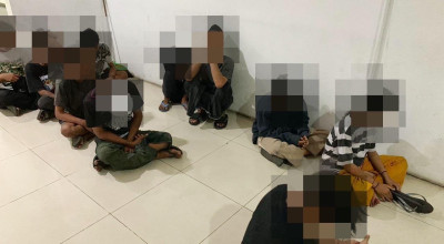 Satpol PP Surabaya Angkut 13 Remaja saat Asyik Pesta Miras